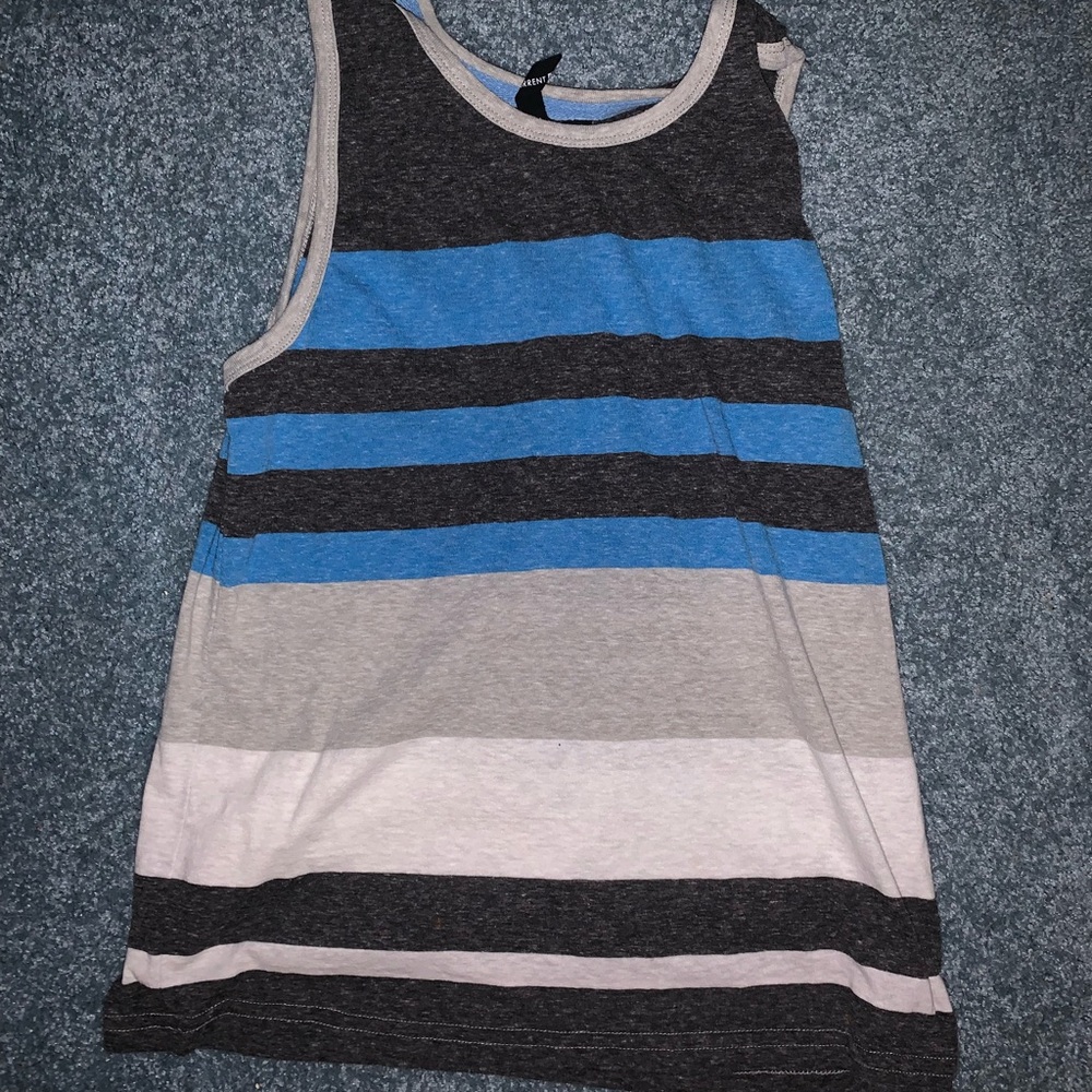 Boys tank top size medium - Picture 2 of 2